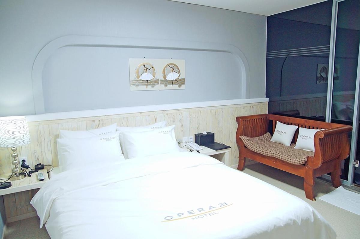 Opera 21 Hotel Čondžu Exteriér fotografie