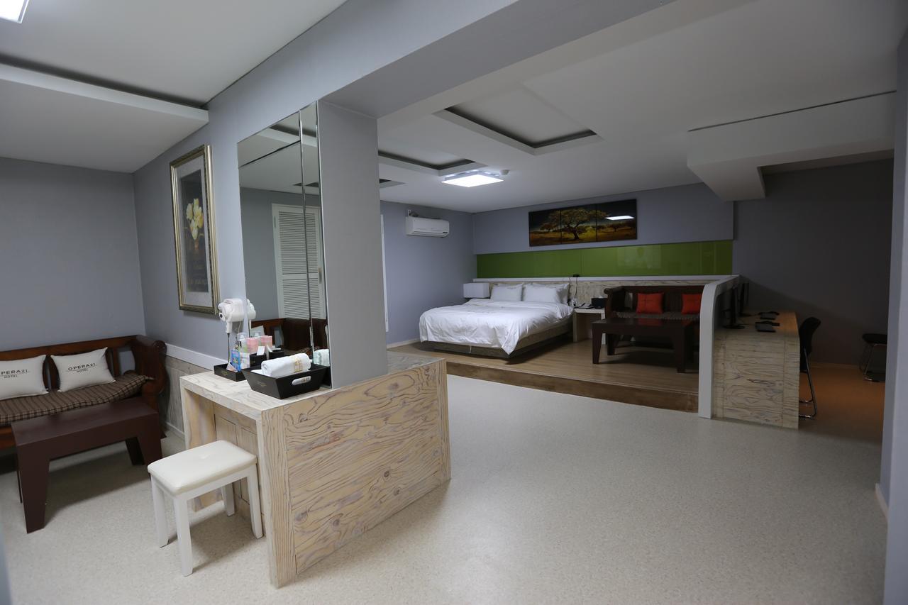 Opera 21 Hotel Čondžu Exteriér fotografie